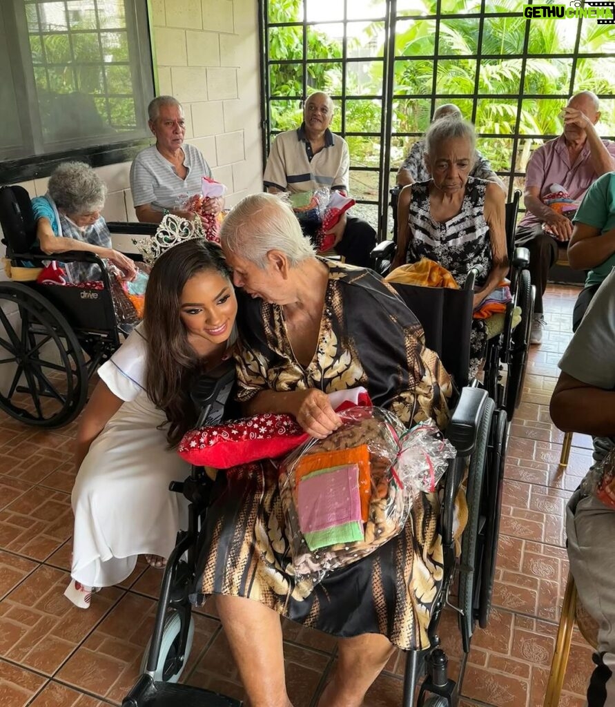 Aché Abrahams Instagram - Got to spend my day today spreading some Christmas cheer at V’s resting home for the elderly❤️. I absolutely enjoyed listening to their stories, getting to know them and singing Christmas songs together. It’s easy around this jolly time to forget that there are some people out there who aren’t so jolly. I always advocate for the importance of mental health and that includes for our vulnerable elders as well. Please remember to check in with your grandparents or even the elderly neighbour who may be spending Christmas alone. It was such a great pleasure to make these beautiful people smile today and I’ll be checking in with them again in the new year 🥰
