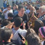 Acun Ilıcalı Instagram - Dün çok güzel bir gündü. Hatay'daki çocuklarımızla "Kral Şakir Mikrop Avcıları Cumburlop!" filmini seyrettik. Onlarla olmak, sevgilerini hissetmek ve gözlerindeki mutluluğu görmenin benim için tarifi yok. O kadar tatlı, o kadar sevimlilerdi ki zaman nasıl geçti anlamadım. İnşallah yakın zamanda çok güzel bir proje ile tekrar orada olacağım. Misafirperverliği için Hatay Büyükşehir Belediye Başkanımız Lütfü Savaş’a ve ayrıca bu anlamlı günde benimle birlikte olduğu için sevgili Varol Yaşaroğlu'na teşekkür ediyorum. En kısa zamanda görüşmek dileğiyle... @lutfusavas @varolyasaroglu