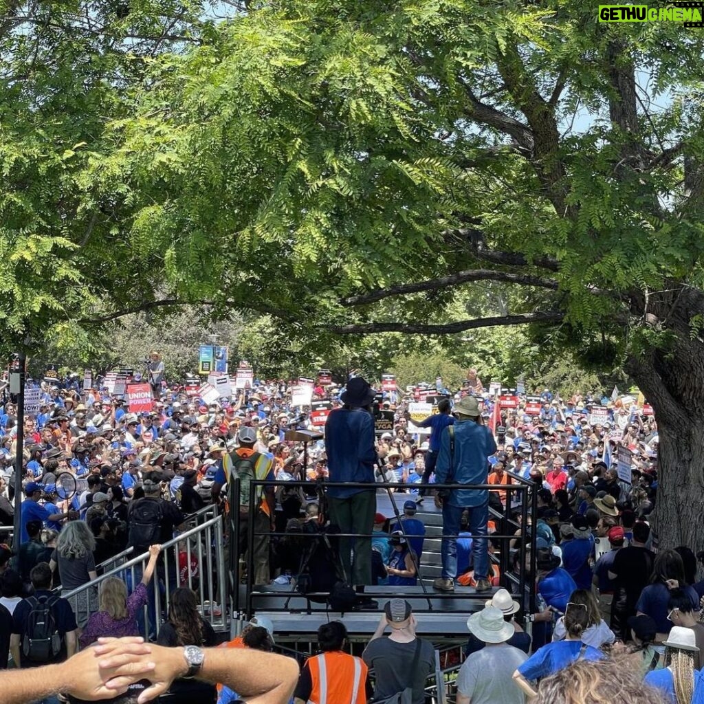 Adam Conover Instagram - Incredible vibes this week as 5000 writers and union siblings rallied together for a fair share of corporate profits. Eight weeks in and we’re bringing the same energy we did on day 1, and that is why we will WIN! #wgastrong 📸 by @toni.reinaldo Los Angeles, California