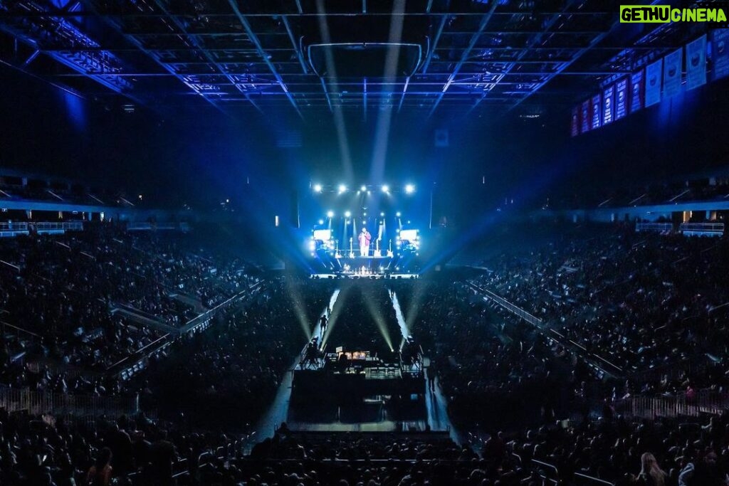 Adam Sandler Instagram - Long Island, that beautiful baby learned some nice new words tonight. Had a ball with you and won’t forget how much fun we had together @ubsarena