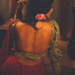Aditi Dravid Instagram - वो तेरे मेरे इश्क का इक, शायराना दौर सा था 🥀 . . Wearing @suta_bombay Blouse @lavanyaoxidised_and_handlooms Mua @visagemakeover Hair @balikatandale.makeupartist Jewellery @jizajewellerystudio Location @kalasystudios Shoot managed by @wechitramedia Max love to @n.i.d.s_ and @amru_tak 🧿🩷 . . #aditidravid #newseries #for #sutabombay