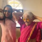 Aditi Dravid Instagram - ‘बाईपण भारी देवा’ with my आजी बाई 👵🏼♥️ Also, Music and background score done by @sai_piyush_ Also the Title track is already #trending 😳😍 All the best to the entire team of the film for the release 🧿 suppper hit honar ahe! #baipanbharideva #jiostudios #saipiyush #kedarshinde