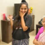 Aditi Dravid Instagram - हैप्पी बड्डे आजी बाई 🧿♥️ . . #aditidravid #aajibai #aditichiaaji #bdaygirl #youngest #kid #myweirdo #happybirthday #livelong #happyandhealthylife
