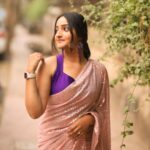 Aditi Dravid Instagram - 🩷🩷🩷 . . Makeup by Rushi dada🌸 Saree @patelsarees_pvtltd Styled and managed by @tejasvi_khot Hair/drape @makeupartist_chaitali Beautiful blouse by @diaries_of_ananda Shot by @rohit_kadam_photography For म.टा सन्मान २०२३ 🏆 . . #aditidravid #matasanman #mumbaitimes #eventlife #actor #actorslife #lovemywork