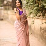 Aditi Dravid Instagram - 🩷🩷🩷 . . Makeup by Rushi dada🌸 Saree @patelsarees_pvtltd Styled and managed by @tejasvi_khot Hair/drape @makeupartist_chaitali Beautiful blouse by @diaries_of_ananda Shot by @rohit_kadam_photography For म.टा सन्मान २०२३ 🏆 . . #aditidravid #matasanman #mumbaitimes #eventlife #actor #actorslife #lovemywork