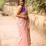 Aditi Dravid Instagram - 🩷🩷🩷 . . Makeup by Rushi dada🌸 Saree @patelsarees_pvtltd Styled and managed by @tejasvi_khot Hair/drape @makeupartist_chaitali Beautiful blouse by @diaries_of_ananda Shot by @rohit_kadam_photography For म.टा सन्मान २०२३ 🏆 . . #aditidravid #matasanman #mumbaitimes #eventlife #actor #actorslife #lovemywork