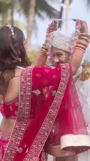 Aditi Dravid Instagram - @nitish_sapre ‘s wedding in 15Sec 🔥 It was such a beautiful beautiful wedding Nitish! Congratulations and all the love to both of you 🧿 #ishqkamousam 
PS : next level editing by @aditi_vinayak_dravid 😂
PSS : @samir_kapure mini Vlog is here 😂 
.
.
#weddingseason #friendgotmarried #sohappyforyou #stayblessed #loveandlight