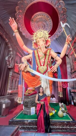 Aditi Dravid Instagram - २५.०९.२०२३ । लालबाग चा राजा।मुंबई चा राजा।आणि सिद्धीविनायक। 🌺🙏🏽
आजचा दिवस आयुष्यभर लक्षात राहिल!
Forever thankful to my work and grateful for living this life!🧿
.
.
Also, this was absolutely possible only because of @_saurav_333 @rohitographs @viveknagvekar and @soham_bandekar_ 🧿
can’t thank you guys enough. Today meant a lot to me. And last but not the least, @mumbaipolice for their incredible support love and respect! #grateful #grateful #grateful
.
. 
#livingmybestlife #lovemywork #aditivinayakdravid 
Bappa Moraya 🌺🧿🙏🏽 #bappamorya