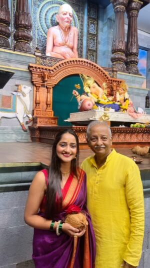 Aditi Dravid Instagram - अखिल मंडई मंडळ , बाप्पा च्या आरती चा मान 🥹🧿 धन्य! कृतज्ञ! 
Thank you so much @suraj_thorat @omkarn05 🙏🏽
.
.
#aditidravid #bappamorya #blessed #grateful #livingmybestlife