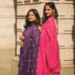 Aditi Dravid Instagram - Valentines’ Collection by @pratipadaclothingofficial 💌 सुंदर साड्या Max Pro. Book yours Now and Twin with your Best Friend like we did 👭🧿 • • Shot by @ganesh_theshutterkey With my twin @shivani_damle • • #aditidravid #newseries #valentinesweek #hearts #twinningandwinning #sareelove #vintage #forever