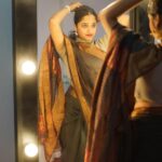 Aditi Dravid Instagram - ‘Main Character Energy’ 🔥🧿 • @mumbai__festival vanity stories by @pratikkadamphotography 📸 • • #aditidravid #mainapnifavouritehoon #host #mumbaifestival #livingmydreams #livingmybestlife #lovewhatido #lovemywork 🧿🧿🧿