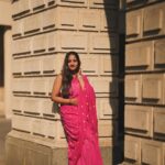 Aditi Dravid Instagram - Valentines’ Collection by @pratipadaclothingofficial 💌 सुंदर साड्या Max Pro. Book yours Now and Twin with your Best Friend like we did 👭🧿 • • Shot by @ganesh_theshutterkey With my twin @shivani_damle • • #aditidravid #newseries #valentinesweek #hearts #twinningandwinning #sareelove #vintage #forever