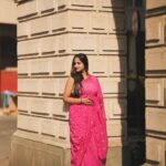 Aditi Dravid Instagram - Valentines’ Collection by @pratipadaclothingofficial 💌 सुंदर साड्या Max Pro. Book yours Now and Twin with your Best Friend like we did 👭🧿 • • Shot by @ganesh_theshutterkey With my twin @shivani_damle • • #aditidravid #newseries #valentinesweek #hearts #twinningandwinning #sareelove #vintage #forever