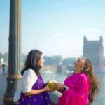 Aditi Dravid Instagram - Twinning in sarees and souls!🧿 @shivani_damle • Celebrating beautiful threads of friendship with @pratipadaclothingofficial Shot by @ganesh_theshutterkey • #aditidravid #newseries #allheart #friendship #goals #vintage #saree #love #mumbai 🩷🧿