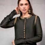 Aditi Rao Hydari Instagram - 🖤 In @anand.kabra after sooooooo long! Thank you @_chandrakant_sonawane_ for helping me 🤗