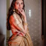 Aditi Rao Hydari Instagram - Molten gold ✨