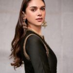 Aditi Rao Hydari Instagram - 🖤 In @anand.kabra after sooooooo long! Thank you @_chandrakant_sonawane_ for helping me 🤗