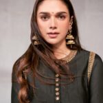 Aditi Rao Hydari Instagram - 🖤 In @anand.kabra after sooooooo long! Thank you @_chandrakant_sonawane_ for helping me 🤗