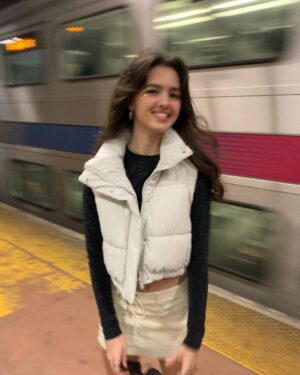 Adriana Camposano Instagram - 😁🚊