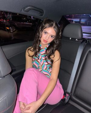 Adriana Camposano Instagram - Do a leap uh
