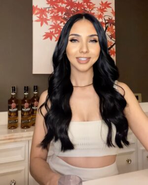 Adrianna So Instagram - Get your hands on a bottle of @bacardi Rum and enjoy a glass of your new favorite cocktail. Cheers! ✨ #DoWhatMovesYou

lazada.com.ph/shop/bacardi-martini