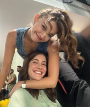 Afra Saraçoğlu Instagram - With huge love to all the YÇ fans around the world ❤️