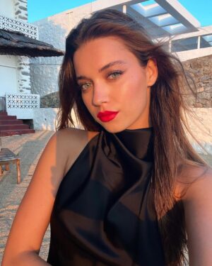Afra Saraçoğlu Instagram - 🖤