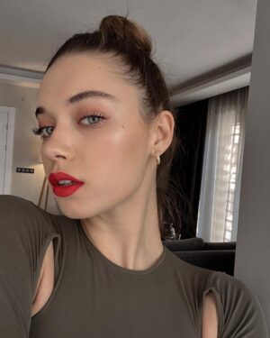Afra Saraçoğlu Instagram - rastgele