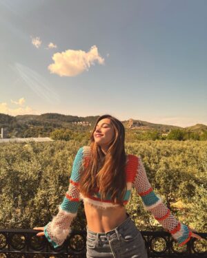 Afra Saraçoğlu Instagram - İyi bayramlar 🌸🍬💗