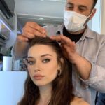 Afra Saraçoğlu Instagram - ✂️: Akıncımcım 🤍 @akinunalofficial 💄: @alevkaya #kotonbackstage