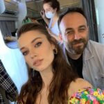 Afra Saraçoğlu Instagram - ✂️: Akıncımcım 🤍 @akinunalofficial 💄: @alevkaya #kotonbackstage