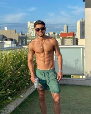 Agustín Bernasconi Instagram - Veranito veranitoo