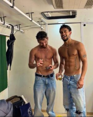 Agustín Bernasconi Instagram - Acá chequeando si subimos el challenge o no 🤣 @mya_musica @maxiespindola 
#MALDEAMORCHALLENGE