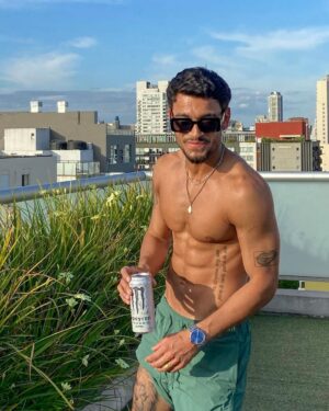 Agustín Bernasconi Instagram - Veranito veranitoo
