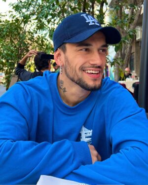 Agustín Bernasconi Instagram - Q tal ese domingo? Los quiero💙
