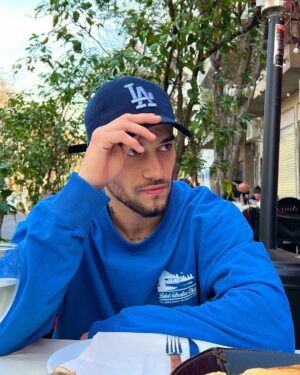 Agustín Bernasconi Instagram - Q tal ese domingo? Los quiero💙