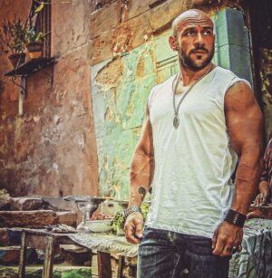 Ahmed Mekky Instagram - #AhmedMekky #elkebeer #rap #hiphop #egypt #morning #fitness #neighborhood