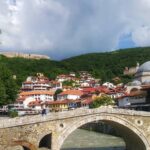 Ahmet Kürşat Öçalan Instagram - #prizren #kosovo #kosova sehirde nerdeyse herkes Turkce konusuyordu kaldi ki sehir de zaten tipik bir anadolu sehriydi.