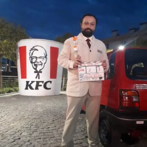 Ahmet Kürşat Öçalan Instagram - @blab_istanbul, yonetmenimiz @evindooms ve tum ekibe, oyuncu arkadaslarima tesekkurlerimle :)