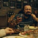 Ahmet Kürşat Öçalan Instagram - #sınıfsalveda #gibi #gibidizisi 🩸🍒🍷🩳🍖🙋‍♂️