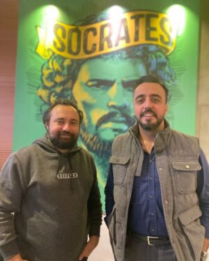Ahmet Kürşat Öçalan Instagram - #parakonuşur 2. Bölümü ile YouTubeda Socrates Videocast kanalında ve Spotifyda da podcast olarak yayında.  Bu bölümde dünya kupası, olimpiyatlar üzerine konuşuldu. İnşallah şu mega eventlerden birine bir gün ev sahipliği yaparız. 

📌 Üzerimdeki hoodie için @socratesdergi 'ye teşekkür ederim. Sevgili @efetuncer 'in de en yakın zamanda socrates hoodiesine kavuşmasını diliyorum. Umarım onun da olur.

@ahmetorhon @socratesdergi #olimpiyat #dünyakupası #megaevent