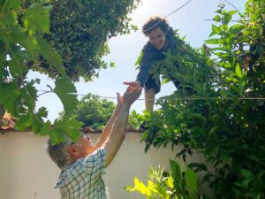 Ahmet Uğur Say Instagram - Baba/Oğul/Köy
#VeziroğluKöyü #yenidünya 🍊🌿🏡