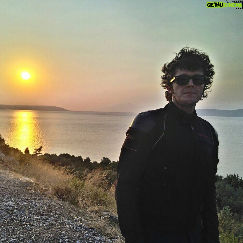 Ahmet Uğur Say Instagram - Yol. Gün. Göl. 🏍🌞🌅 @ezgi_zuleyha_say 🎈