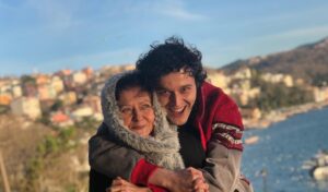 Ahmet Uğur Say Instagram - “Allah bana Reşat altını gibi evlat verdi” dedi ;) #piliveyavrusu 🐔🐥