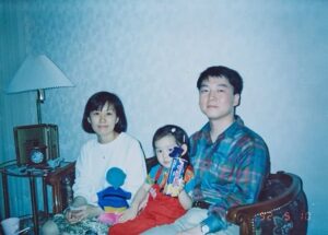 Ahn Cheol-soo Instagram - 31년전 해군 군의관 대위 시절 가족 사진