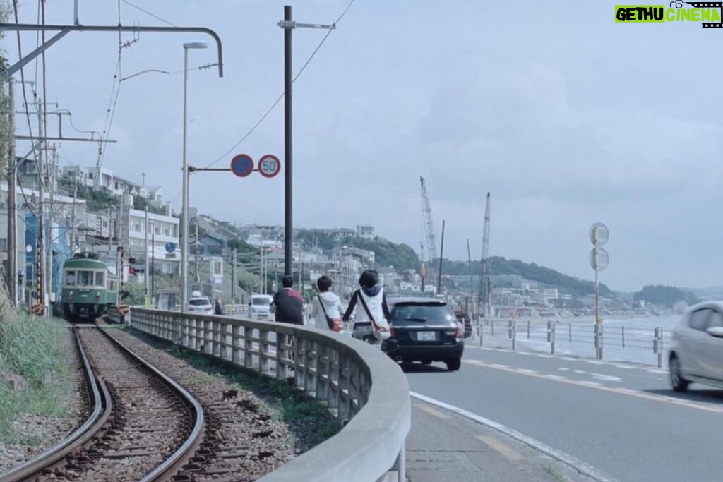 Ahn Dong-gu Instagram - 영화따라 다녀왔습니다. 일본여행의 이유였는데, 좋아요. 다리는 안 좋아졌습니다.