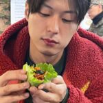 Ahn Dong-gu Instagram - 2022년 수고 많으셨습니다. 2023년에는 더 건강하고 더 행복하고 더 즐겁고 더 좋은 일들이 그렇지 않은 일들보다 조금 더 많기를 바랍니다🦐