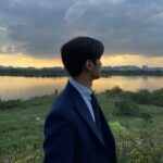Ahn Dong-gu Instagram - 2022년 수고 많으셨습니다. 2023년에는 더 건강하고 더 행복하고 더 즐겁고 더 좋은 일들이 그렇지 않은 일들보다 조금 더 많기를 바랍니다🦐