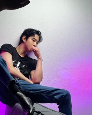 Ahn Hyo-seop Instagram - calvin klein behind