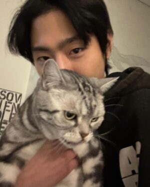 Ahn Hyo-seop Instagram - 한번만 바울아… merry christmas🧸